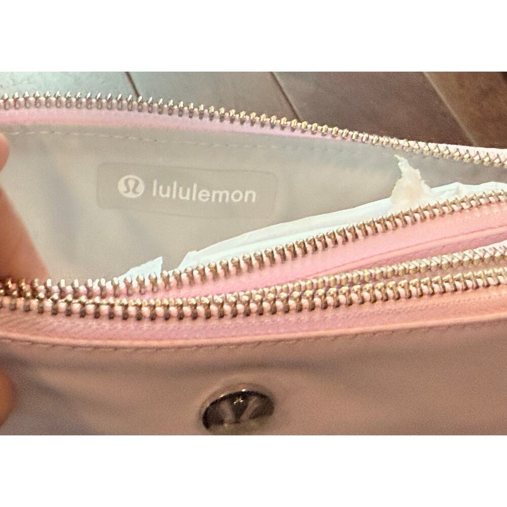 Lululemon Curved Wristlet Clutch W9FZ4S in MEPK Meadowsweet Pink NWT - Picture 7 of 13